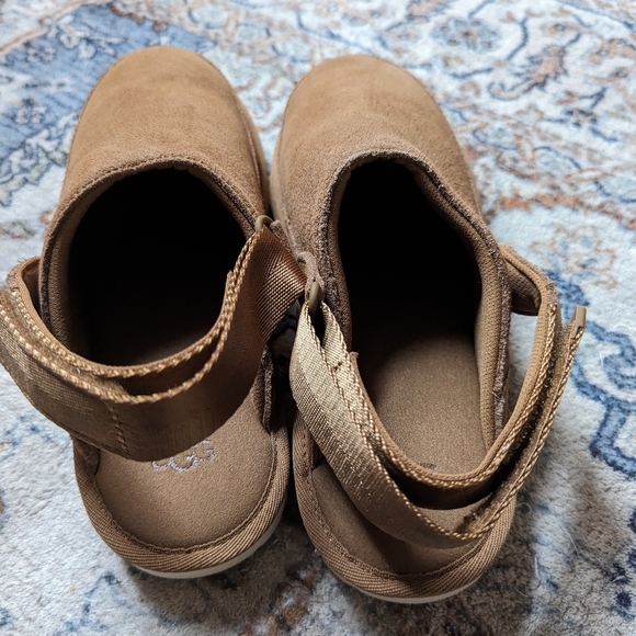Goldenstar Ugg Clogs - Picture 2 of 7